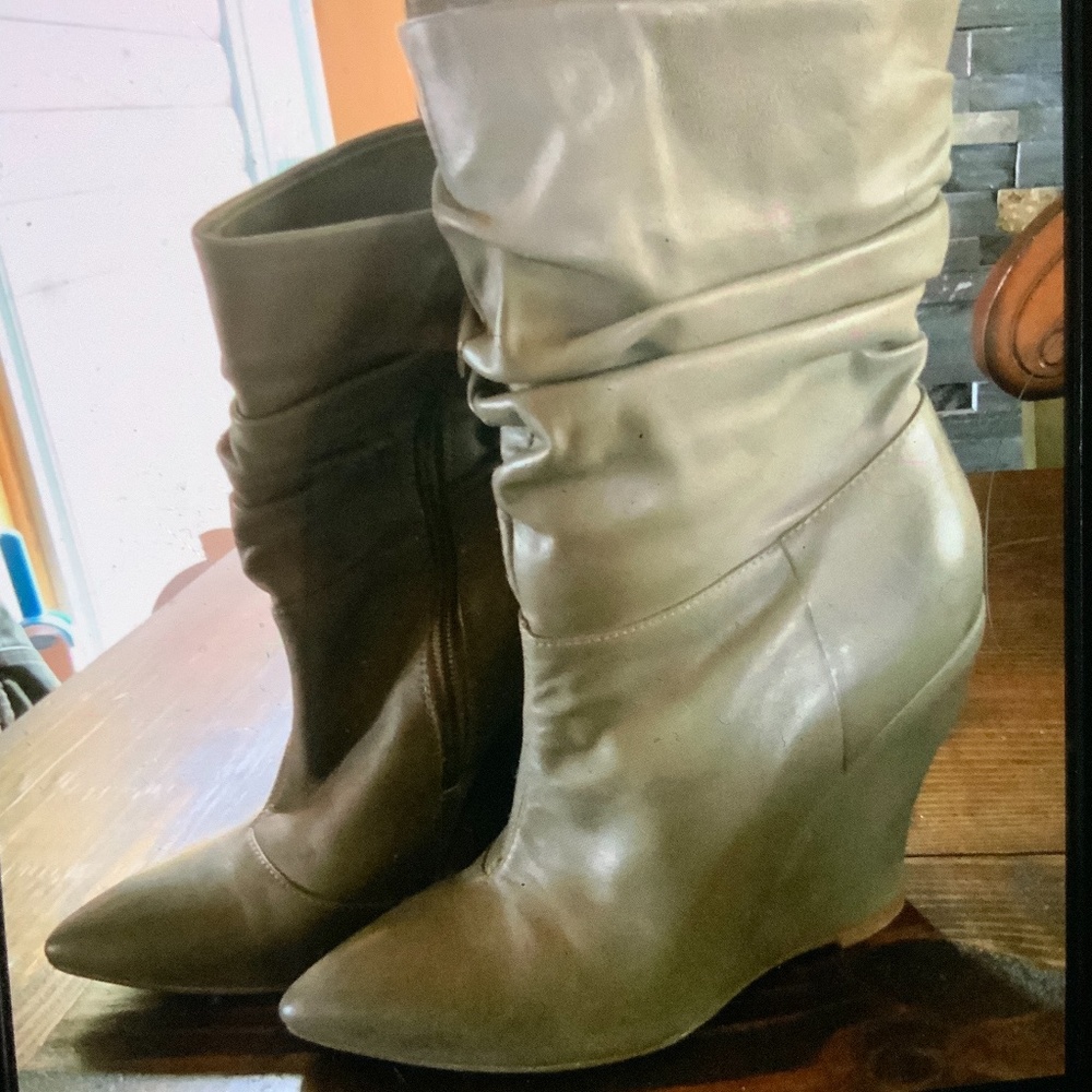 Women’s high wedge booties